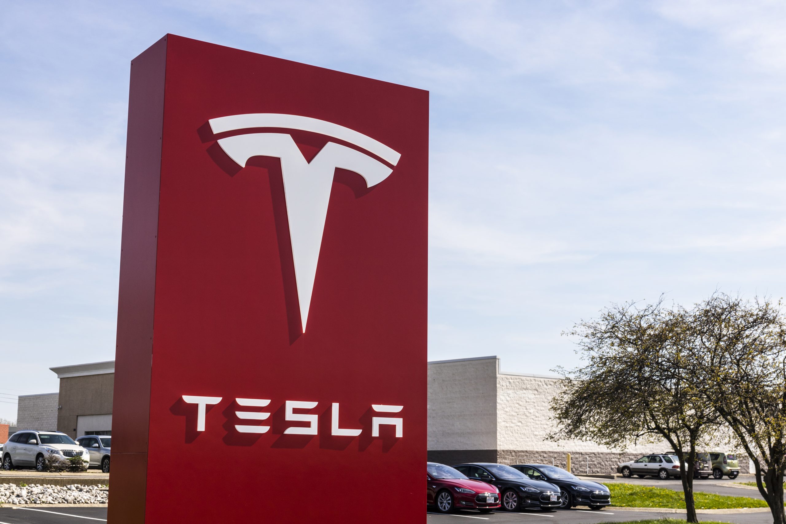 Tesla snaps two-year streak, deliveries dip in quarter amid lockdown